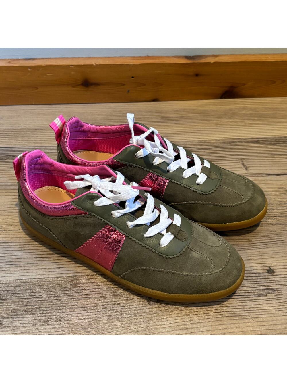 Boden Erin Retro Sneaker Green & Pink - size 38